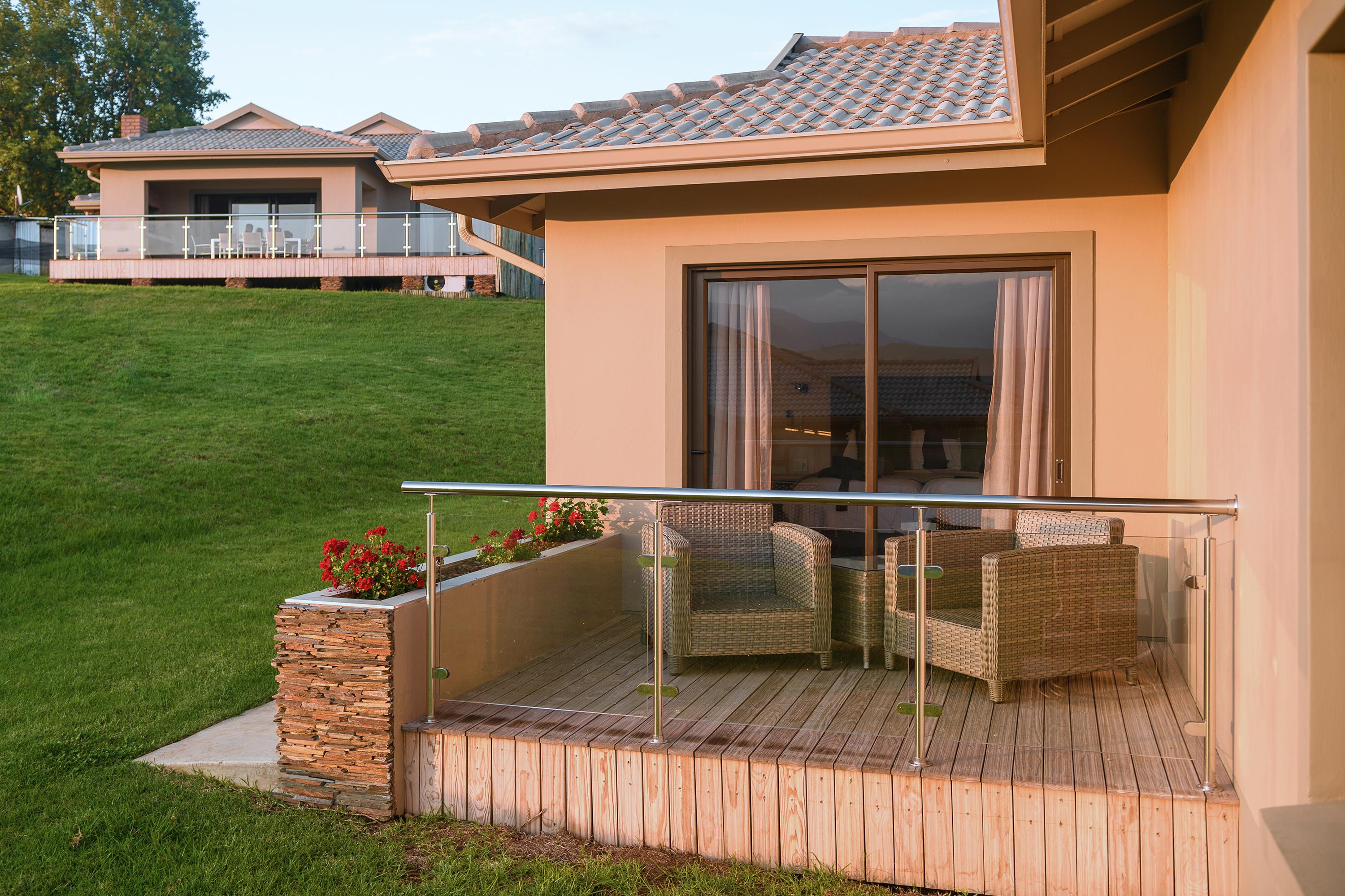 Cayley Mountain Resort Champagne Valley Exterior photo
