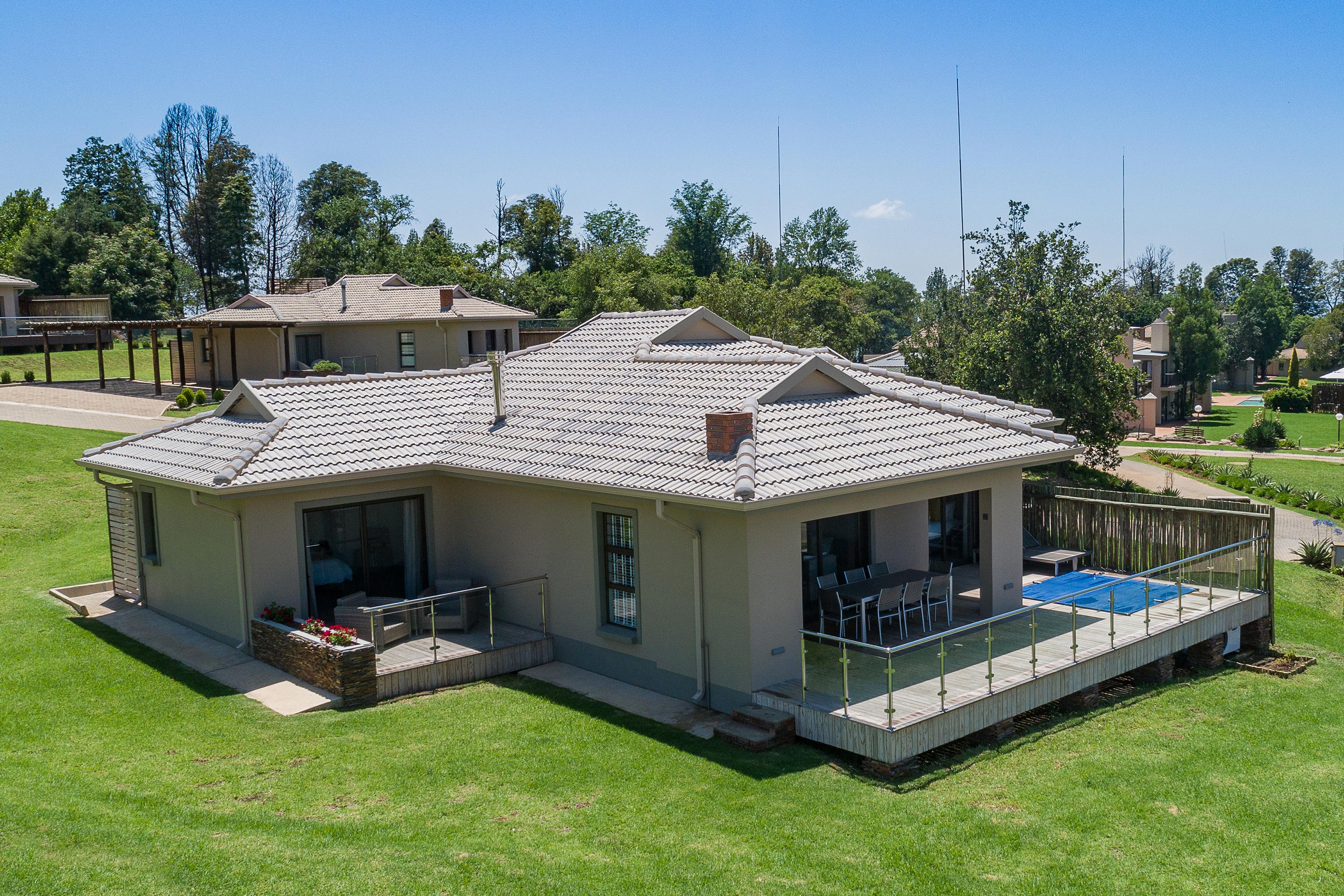 Cayley Mountain Resort Champagne Valley Exterior photo
