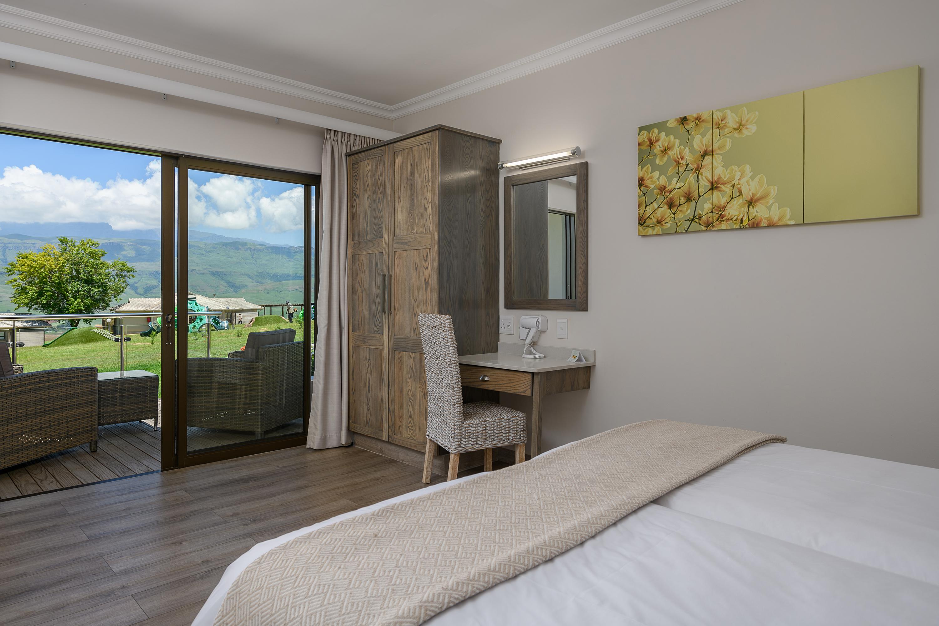 Cayley Mountain Resort Champagne Valley Exterior photo