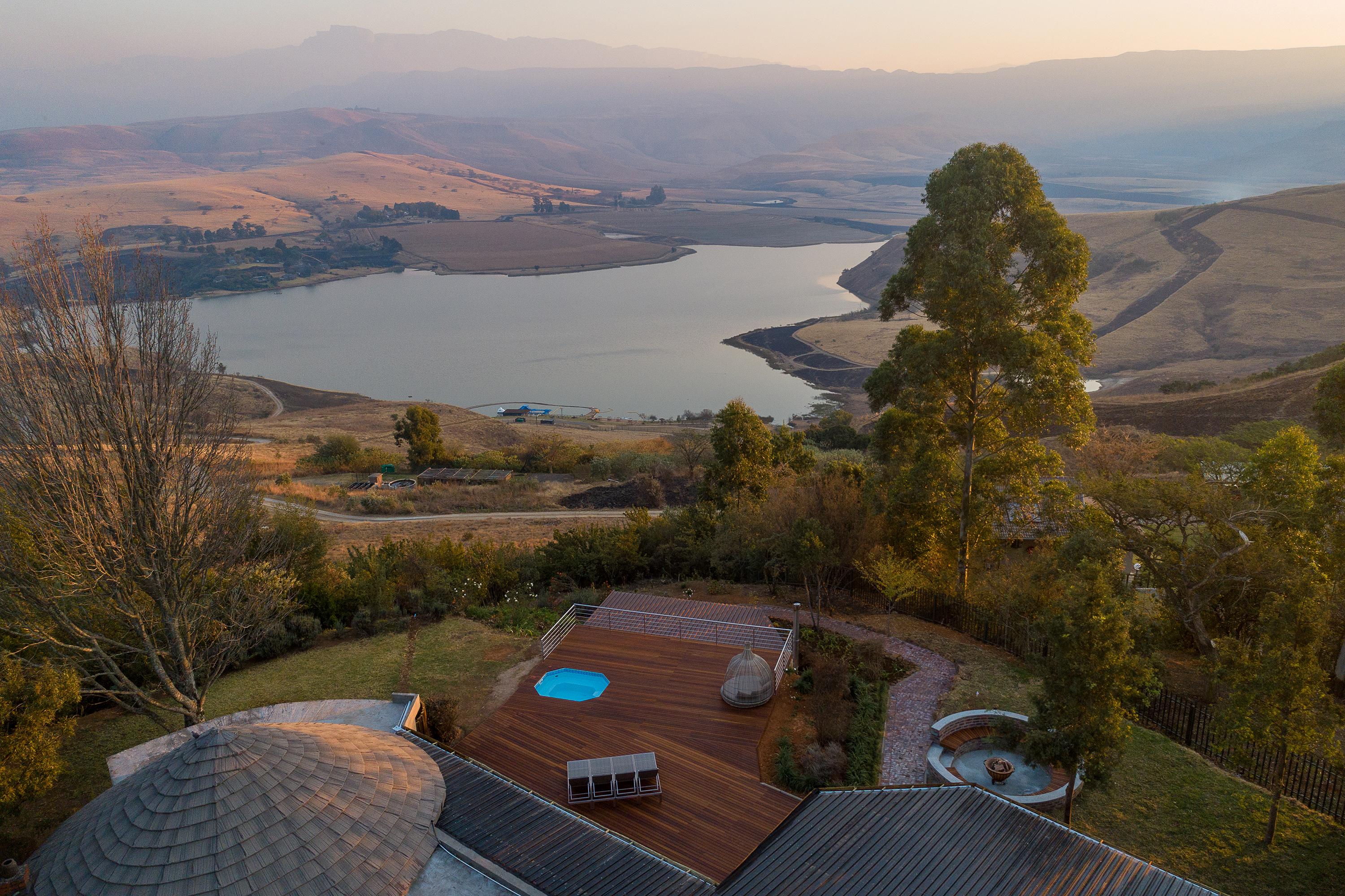 Cayley Mountain Resort Champagne Valley Exterior photo