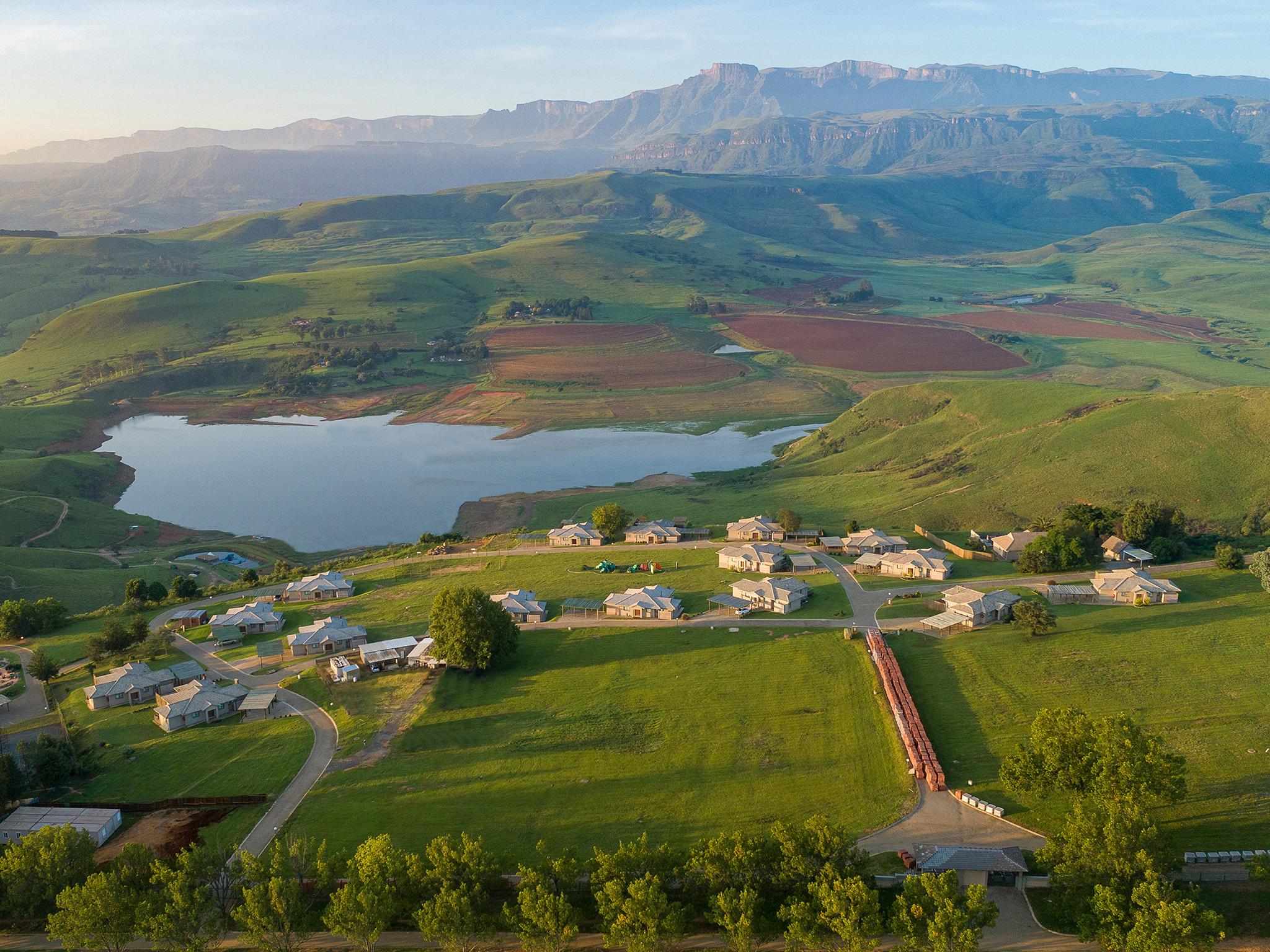 Cayley Mountain Resort Champagne Valley Exterior photo