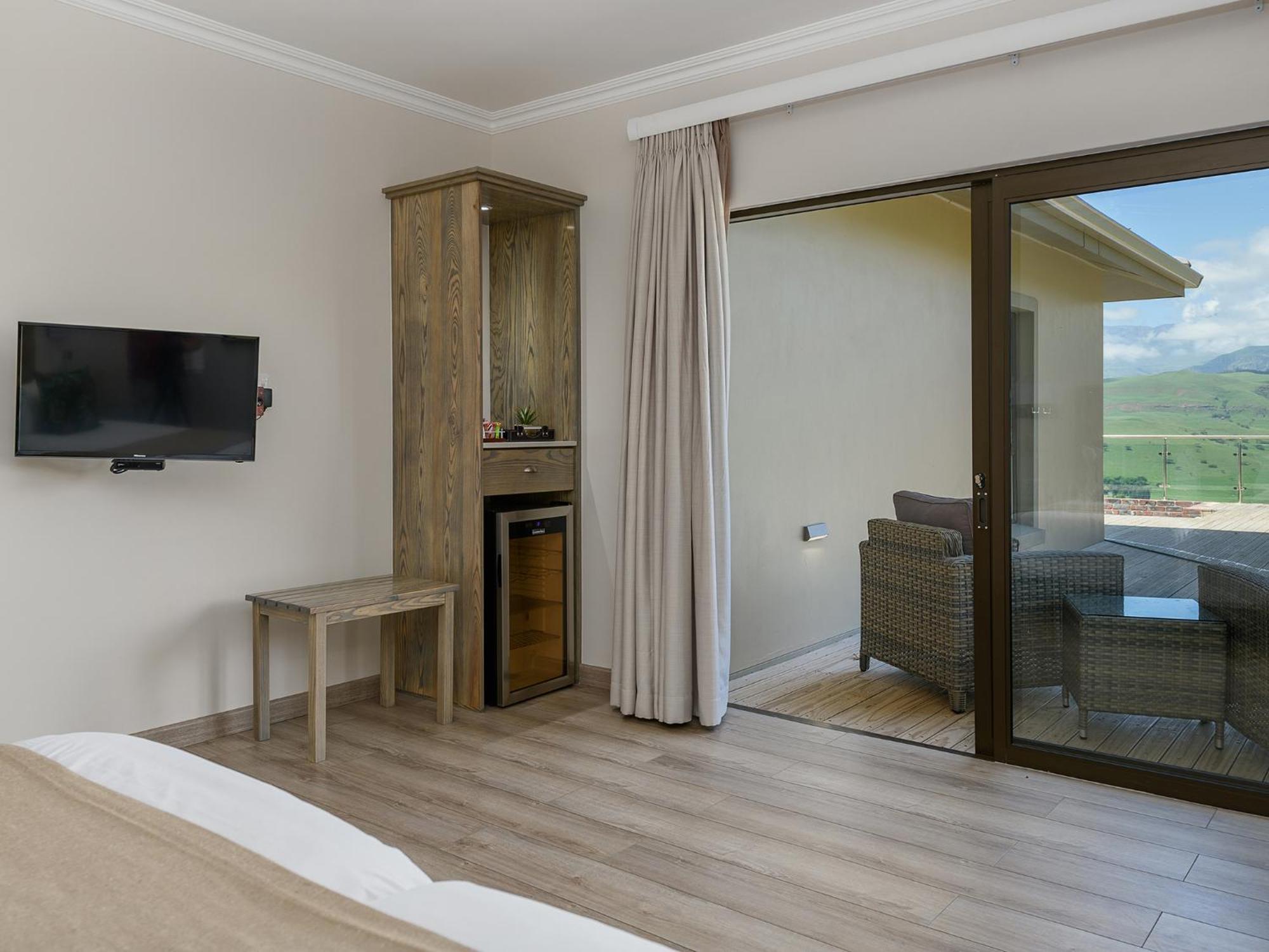 Cayley Mountain Resort Champagne Valley Room photo