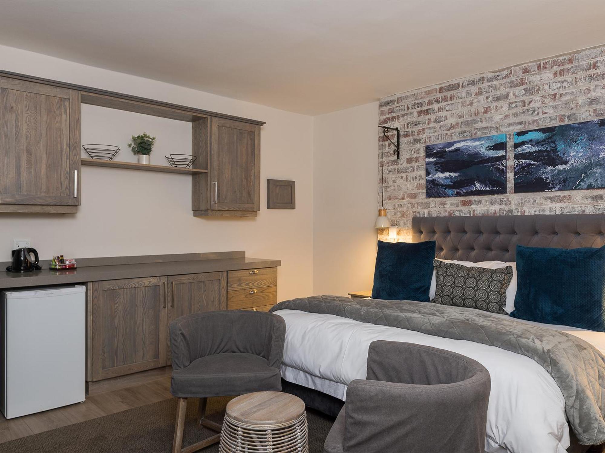 Cayley Mountain Resort Champagne Valley Room photo