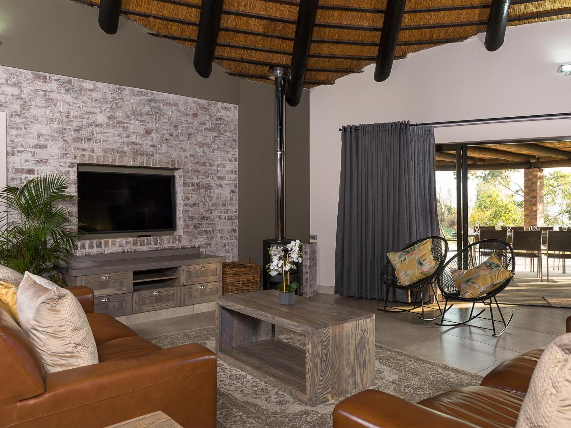 Cayley Mountain Resort Champagne Valley Room photo
