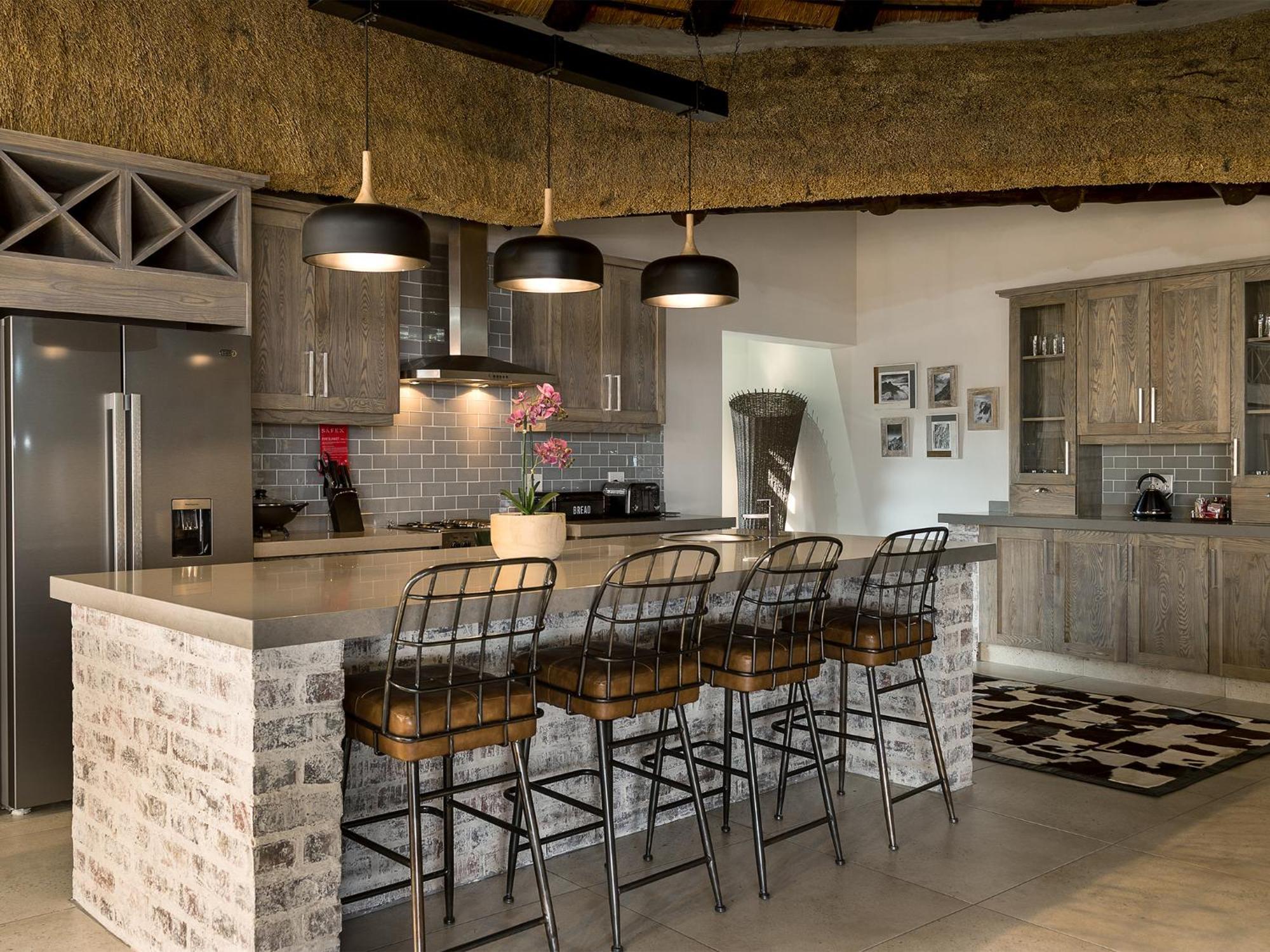Cayley Mountain Resort Champagne Valley Room photo